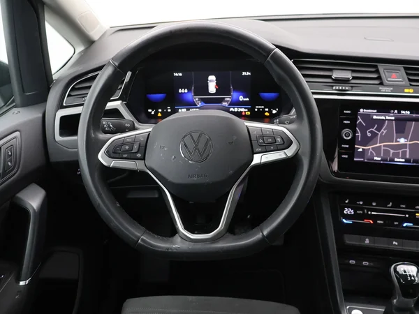 VOLKSWAGEN Touran (2023) — foto 4 van 25