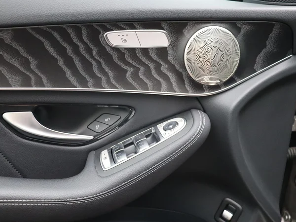 Mercedes-Benz GLC (2021) — foto 25 van 26