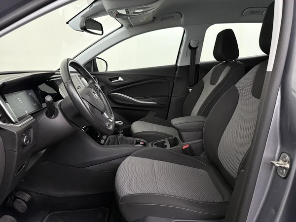 OPEL Grandland (2022) — foto 2 van 28