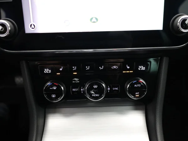 SKODA Superb Combi (2024) — foto 3 van 23