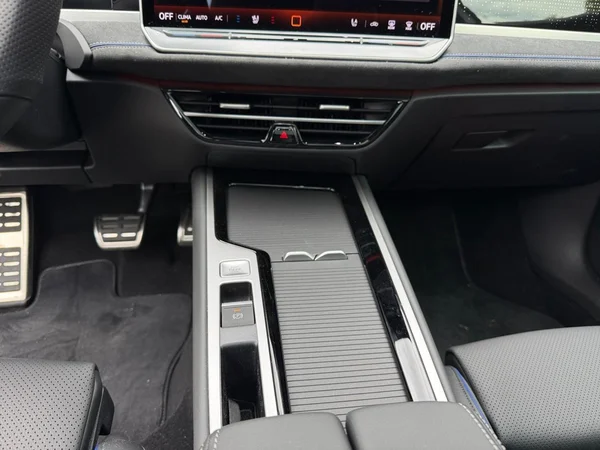VOLKSWAGEN Passat Variant eHybrid (PHEV) (2026) — foto 3 van 24