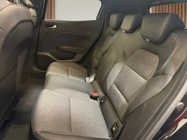 Renault Clio (2021) — foto 17 van 28