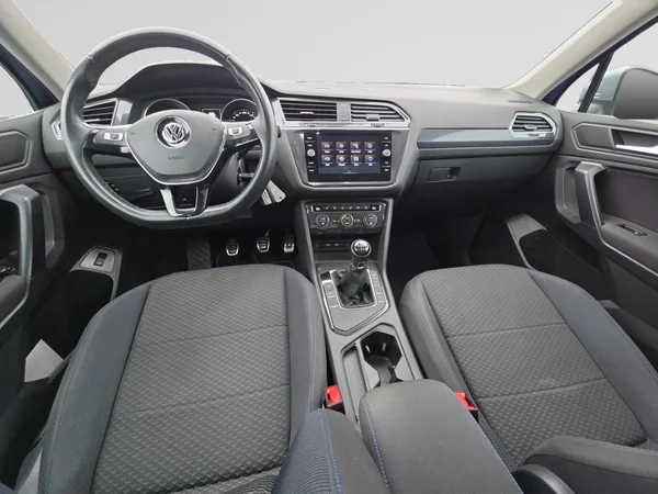 VOLKSWAGEN Tiguan Allspace (2020) — foto 2 van 24