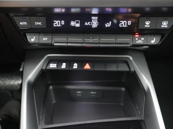 AUDI A3 Sportback (2022) — foto 14 van 30