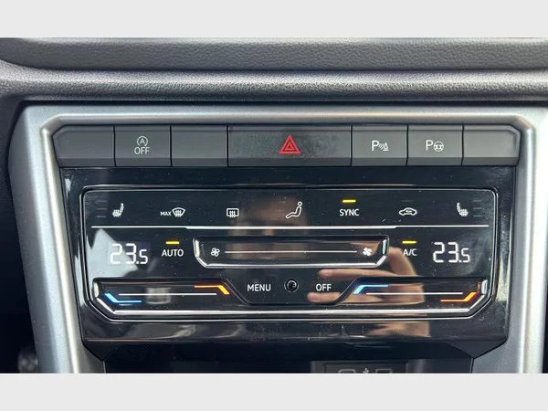 Volkswagen T-ROC (2023) — foto 10 van 32