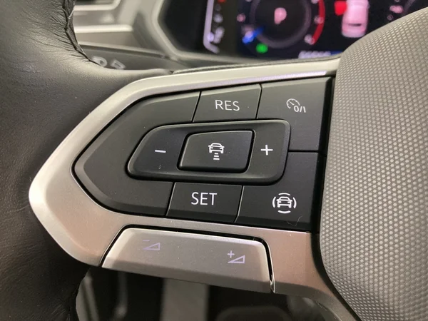 VOLKSWAGEN Tiguan Allspace (2023) — foto 14 van 36