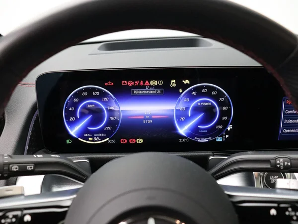 Mercedes-Benz EQB (2026) — foto 8 van 34