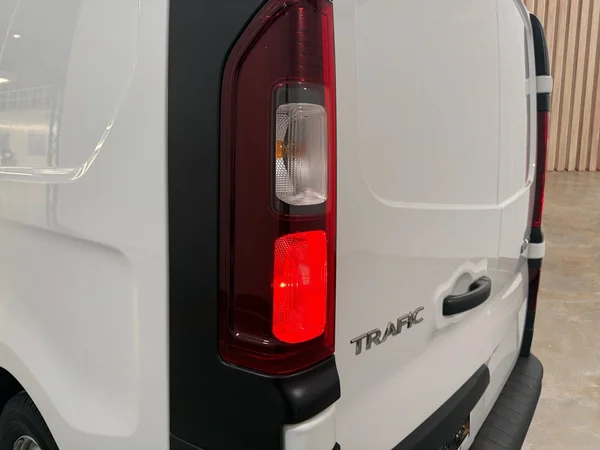 Renault Trafic (2021) — foto 24 van 25