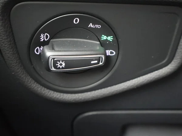 VOLKSWAGEN Touran (2023) — foto 17 van 31