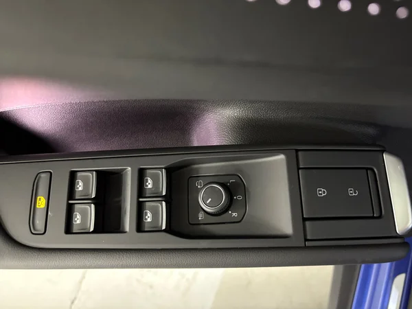 VOLKSWAGEN T-Roc (2025) — foto 3 van 14