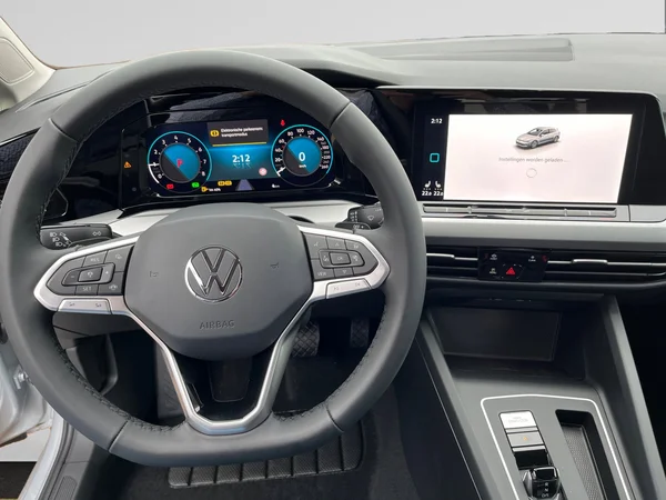 VOLKSWAGEN Golf VIII (2024) — foto 6 van 15