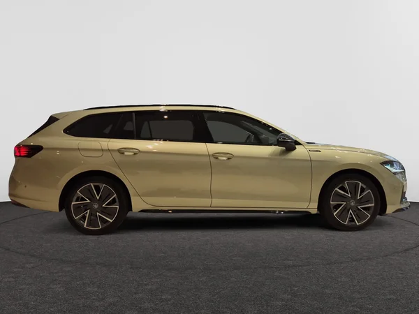 SKODA Superb SW (2026) — foto 17 van 25