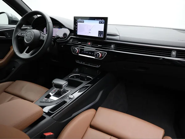 AUDI A4 Avant (2021) — foto 16 van 22