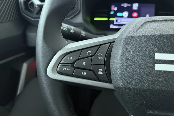 Dacia Duster Hybrid (HEV) (2026) — foto 6 van 16