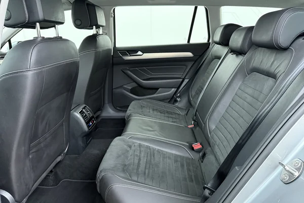 Volkswagen Passat SW (2023) — foto 22 van 23