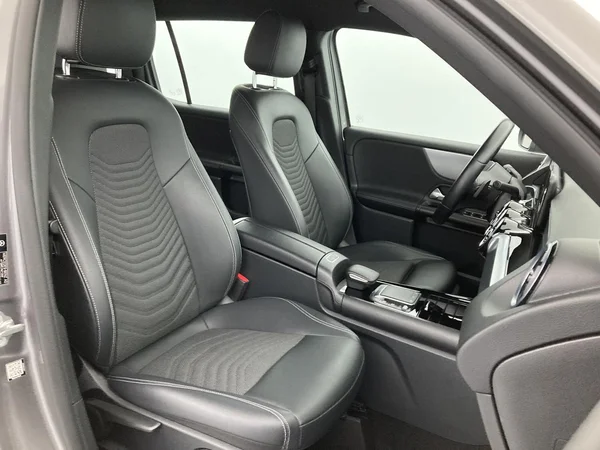 MERCEDES-BENZ GLB 180 (2022) — foto 21 van 36