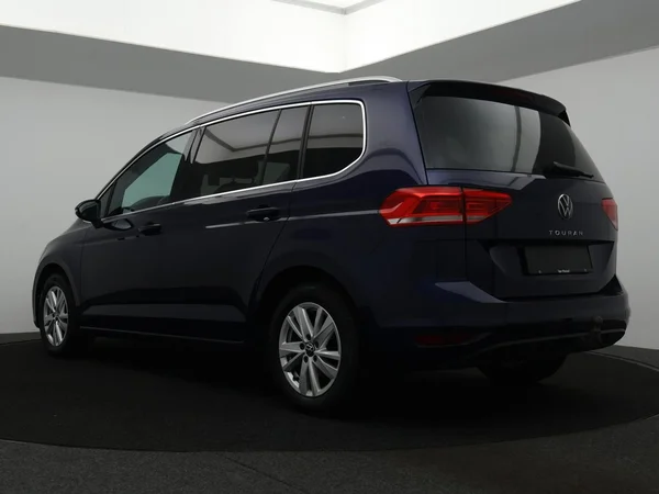 VOLKSWAGEN Touran (2023) — foto 12 van 31