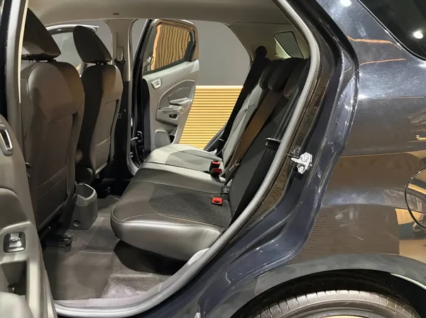 Ford Ecosport (2016) — foto 8 van 21