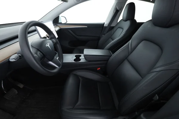 Tesla Model Y (2024) — foto 16 van 16