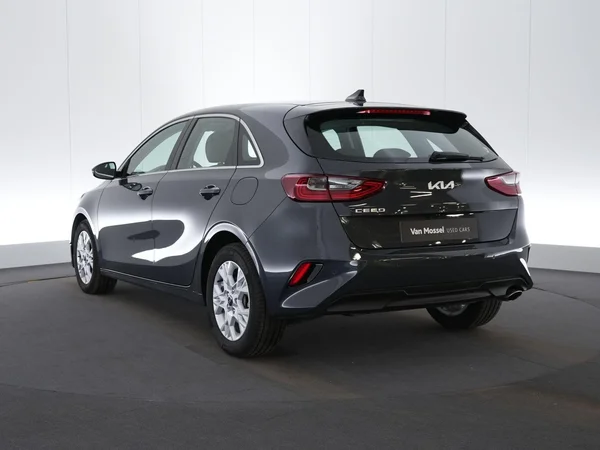 Kia Ceed (2024) — foto 13 van 19