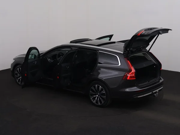 VOLVO V60 (2023) — foto 34 van 35