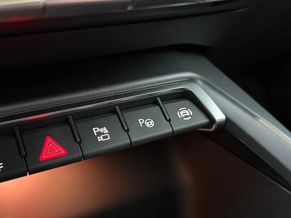 AUDI A3 Alltstreet (2024) — foto 26 van 32