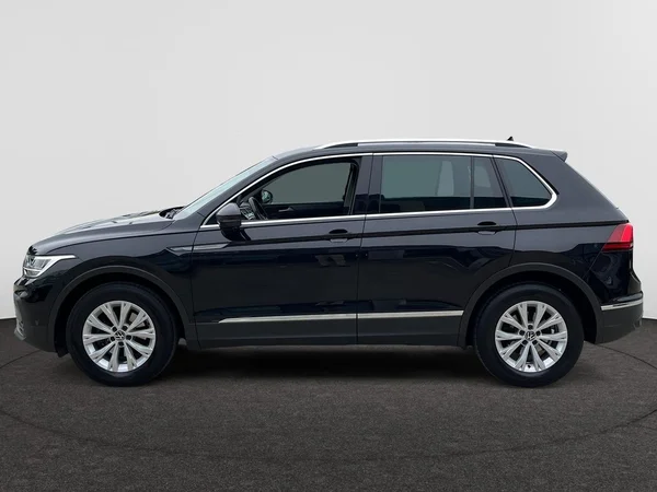 VOLKSWAGEN Tiguan (2022) — foto 13 van 22