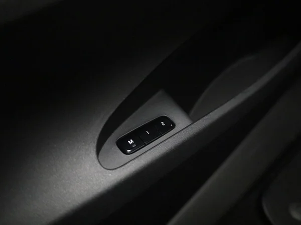 Polestar 2 (2022) — foto 16 van 40
