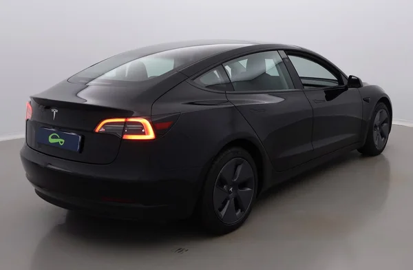 Tesla Model 3 (2023) — foto 36 van 40