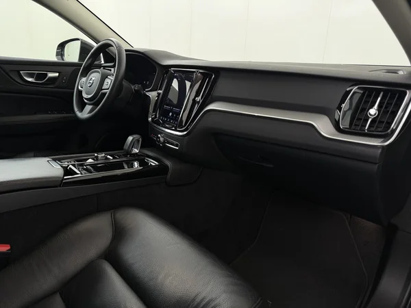 VOLVO V60 (2022) — foto 3 van 33