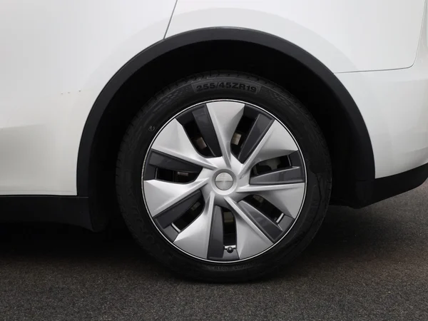 Tesla Model Y (2023) — foto 5 van 43