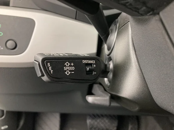 AUDI A4 Avant (2023) — foto 11 van 36