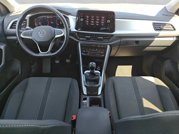 VOLKSWAGEN T-Roc (2024) — foto 16 van 18