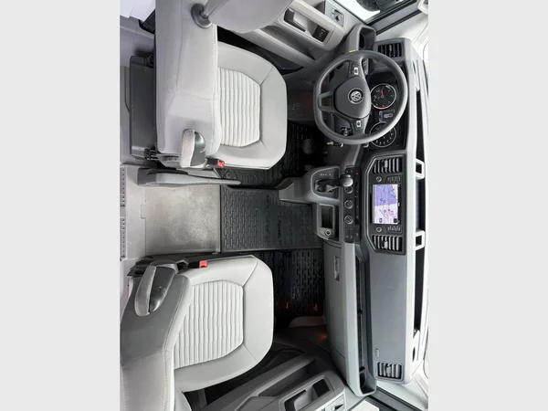 VOLKSWAGEN Grand California (2021) — foto 2 van 19