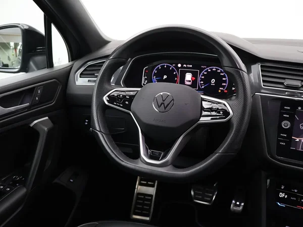 Volkswagen Tiguan Allspace (2024) — foto 6 van 35