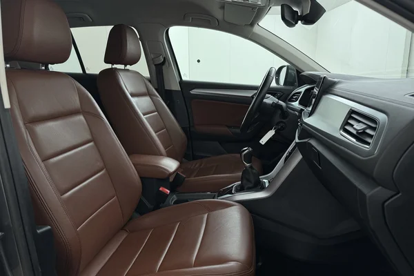 Volkswagen T-Roc (2022) — foto 16 van 18