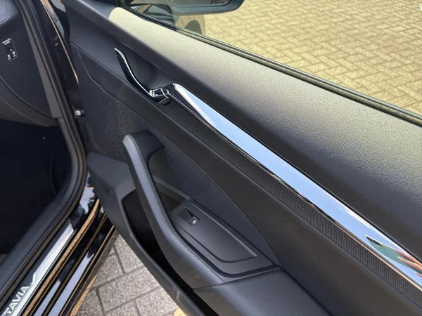 SKODA Octavia Combi Dsl (2022) — foto 8 van 24