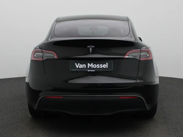 Tesla Model Y (2022) — foto 37 van 41
