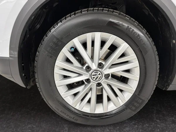 VOLKSWAGEN T-Roc (2019) — foto 17 van 17