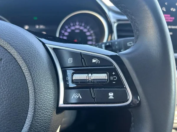 KIA XCeed (2024) — foto 17 van 31