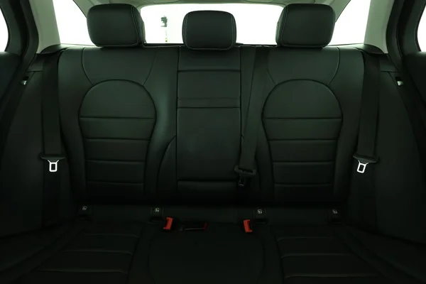 Mercedes-Benz C-Klasse (2018) — foto 6 van 16