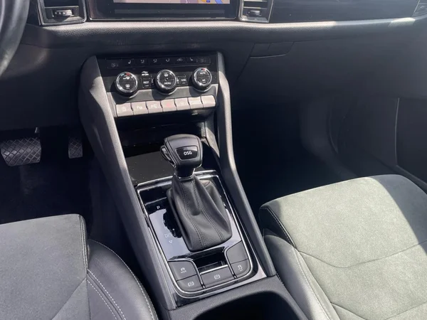 SKODA Kodiaq (2021) — foto 3 van 21