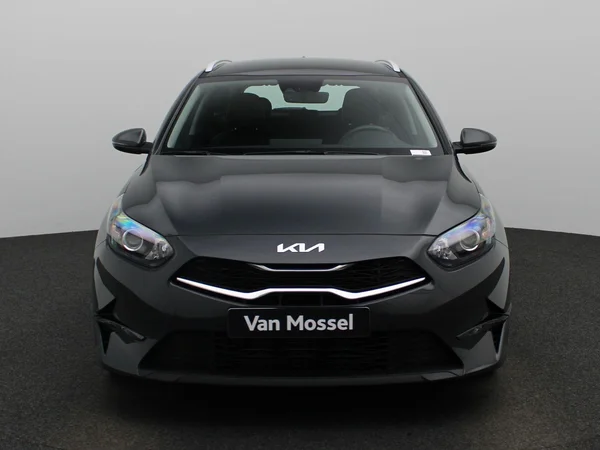 Kia cee'd (2024) — foto 18 van 20