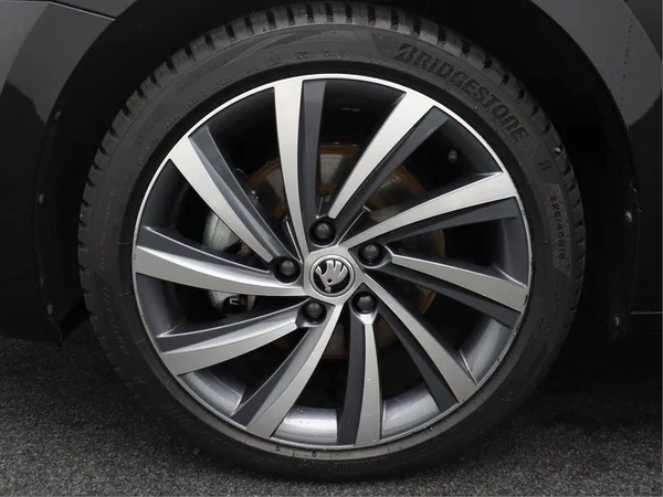 SKODA Octavia Combi PHEV (2024) — foto 7 van 15