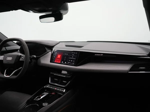 AUDI S e-tron GT (2024) — foto 16 van 35