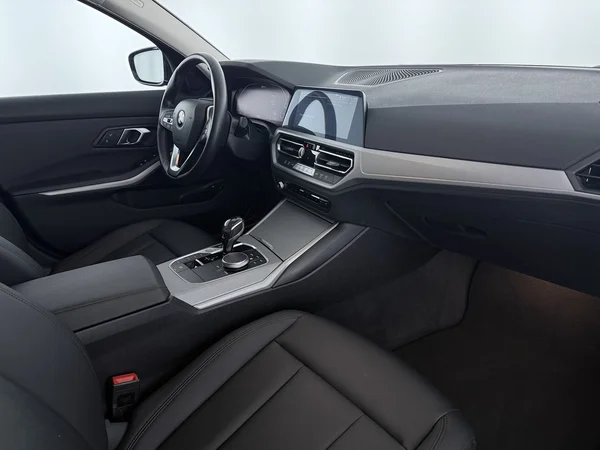 BMW 330 (2021) — foto 3 van 32