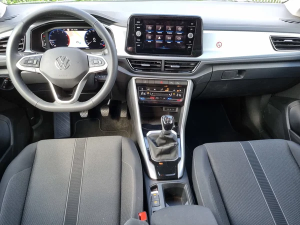 VOLKSWAGEN T-Roc (2025) — foto 2 van 16