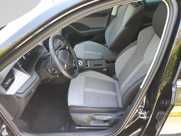 SKODA Octavia Combi (2025) — foto 4 van 23