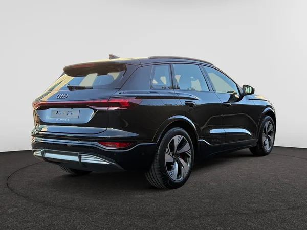 AUDI Q6 e-tron (2026) — foto 8 van 15