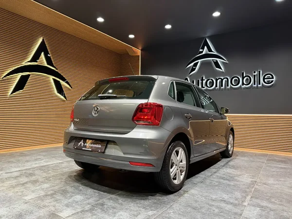 Volkswagen Polo (2015) — foto 18 van 23